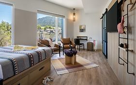 Moxy Boulder University